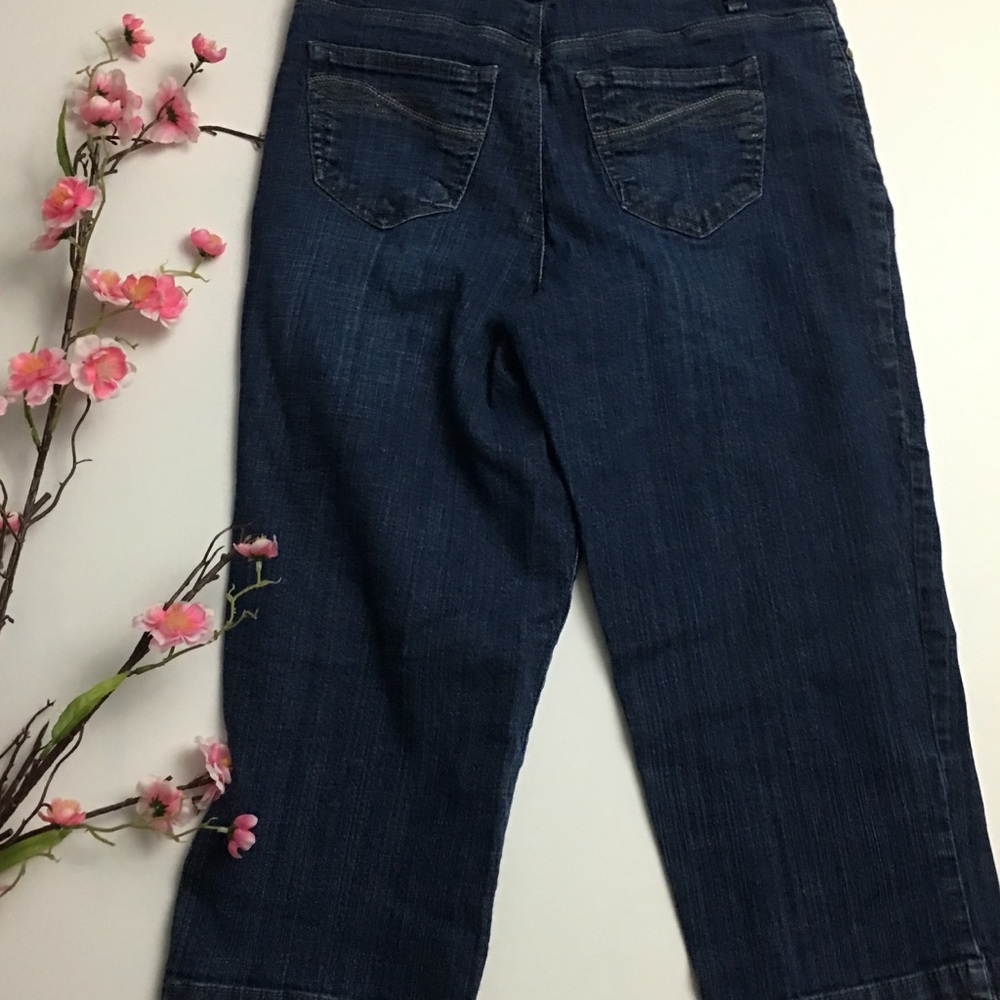 ✅SOLD✅Style & Co. Tummy Control Jeans Capris Dark - Picture 2 of 3